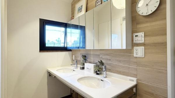 【独立洗面台】 | エレガントな雰囲気の洗面台♪
