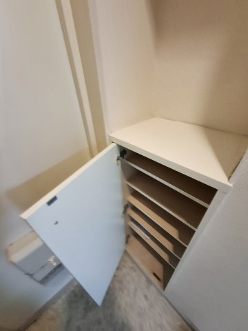 ラファエラ鳴尾2の収納|シューズBOX