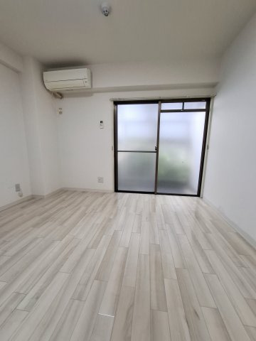 ラファエラ鳴尾2の居間・リビング|洋室7.2帖