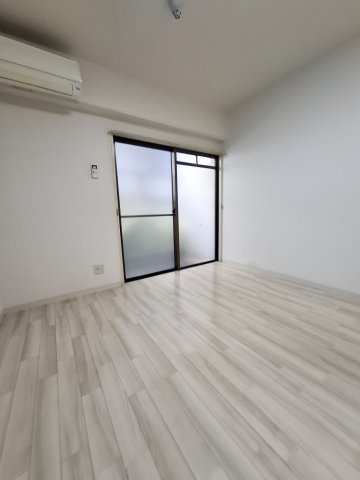 ラファエラ鳴尾2の洋室