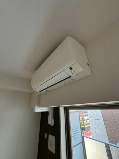 【設備】 | エアコン：写真は別のお部屋のものです。
