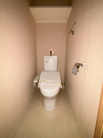 【トイレ】 | 写真は同タイプの別のお部屋のものです。