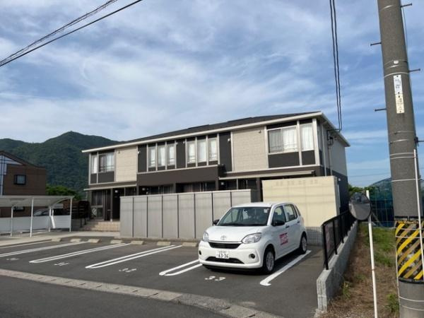 グランディールⅡの駐車場