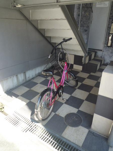 エスポワール千島のエントランス|建物１階