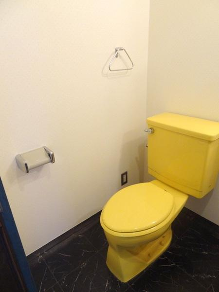 エスポワール千島のトイレ|トイレもカラフル