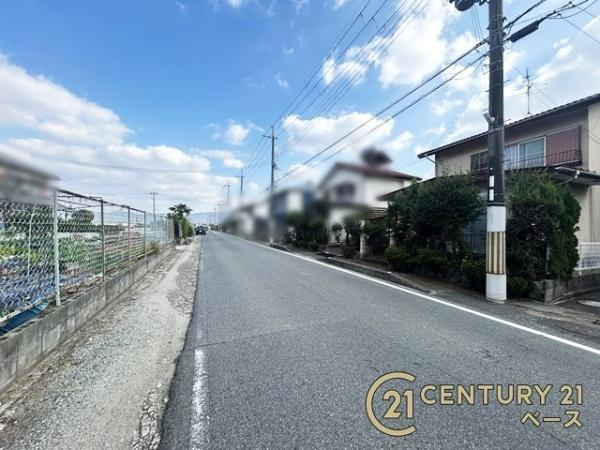 磯城郡田原本町宮古　一戸建の前面道路含む現地写真|前面道路約８ｍでお車の出し入れも楽々！