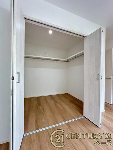 北葛城郡広陵町平尾 ／新築一戸建の収納|■現地撮影写真■冬物のコートや季節のものなどたくさんしまえる広さ！