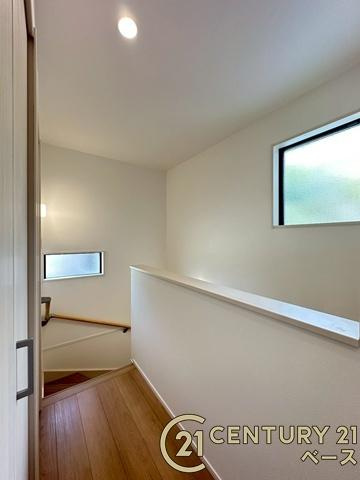 北葛城郡広陵町平尾 ／新築一戸建の内装|■現地撮影写真■こちらは２階廊下部分です！