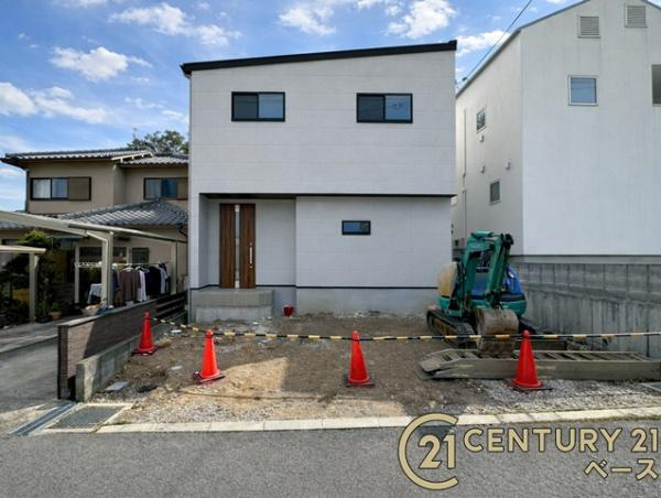 北葛城郡広陵町平尾 ／新築一戸建の駐車場|■現地撮影写真■駐車スペースは３台可！来客時なども安心です！