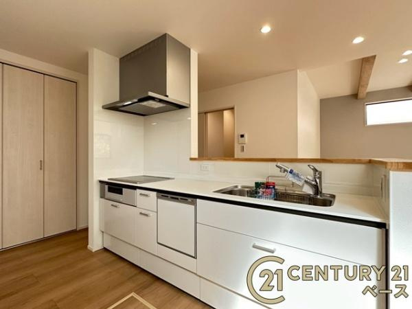 北葛城郡広陵町平尾 ／新築一戸建の内観：施工例|■日当たりのよい明るい雰囲気の洋室です！■