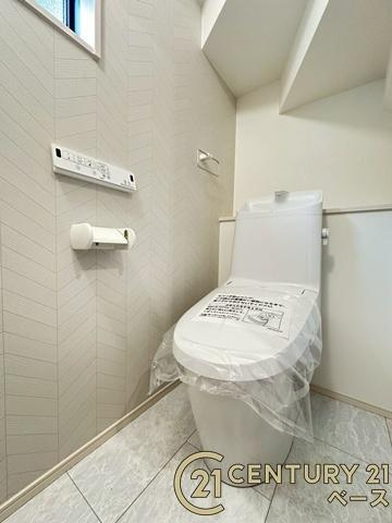 北葛城郡広陵町平尾 ／新築一戸建の内観：施工例|■ウォシュレット完備！トルネード洗浄・フチなし形状でお手入れも楽々ですね！■