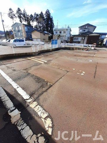 グラース ノウⅠの駐車場
