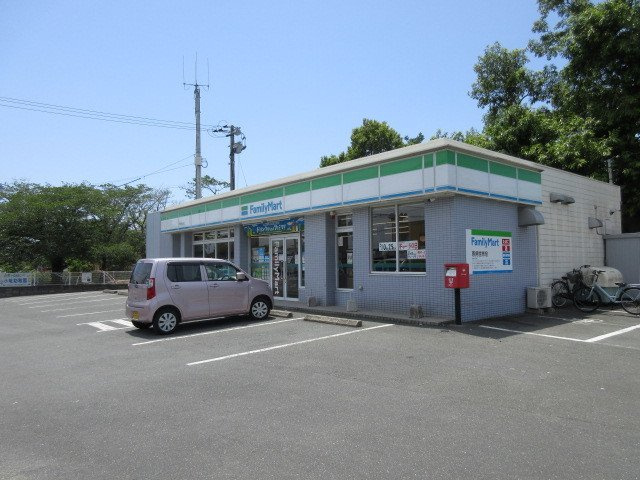 メゾン　ソラリエの周辺|ファミリーマートまで690m