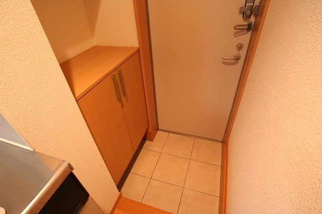 世田谷区東玉川２丁目のアパートの玄関