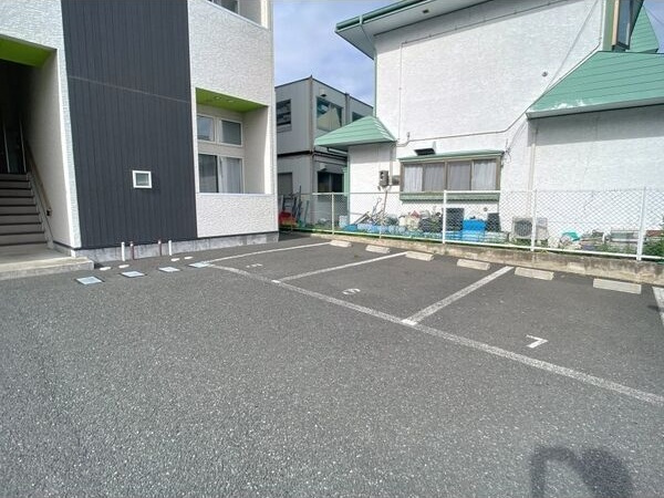 ヒューマンスクエア大館町の駐車場