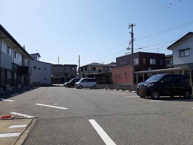 ライジングサンＡの駐車場