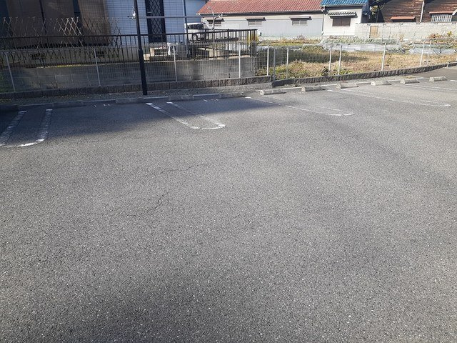 アンソレイエ　Ⅰの駐車場