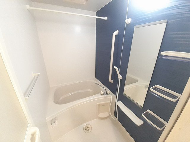 アンソレイエ　Ⅰの浴室