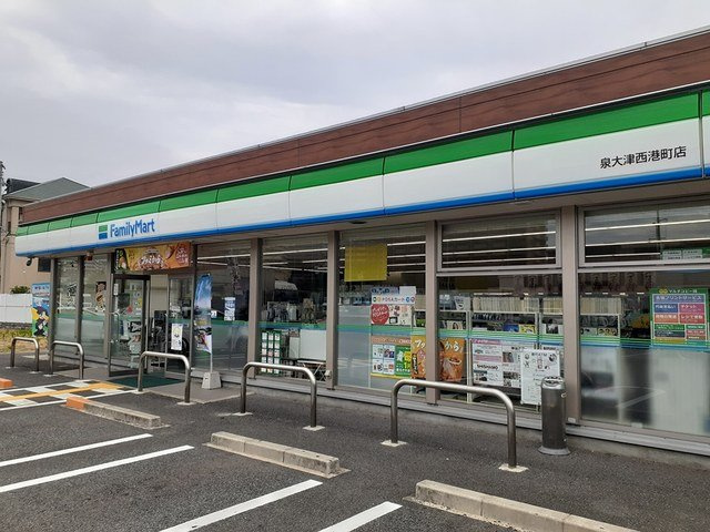 Ｃａｓａ　Ｌｉｎｏ　Ｄの周辺|ファミリーマート泉大津西港町店まで220m