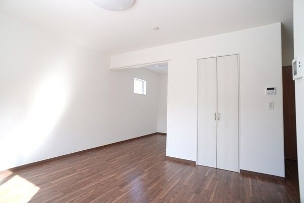 レジェルマン三本柳の洋室