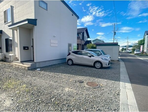 レジェルマン三本柳の駐車場