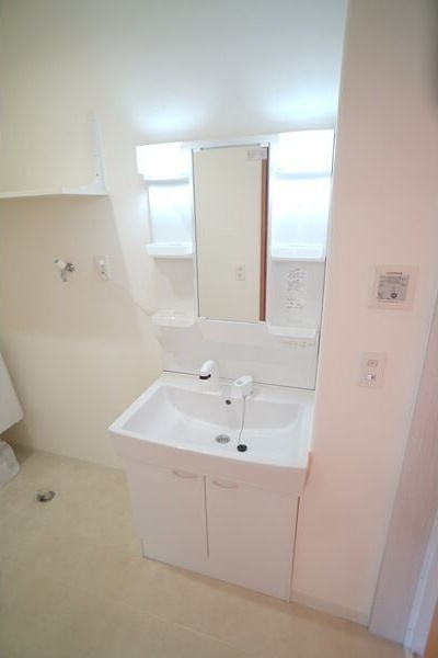 レジェルマン三本柳の独立洗面台