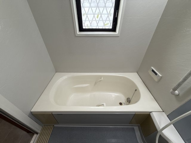 西庄戸建の浴室