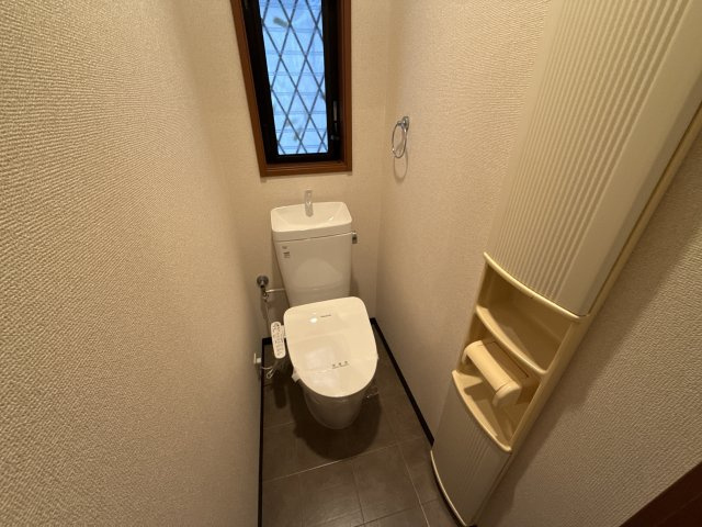 西庄戸建のトイレ