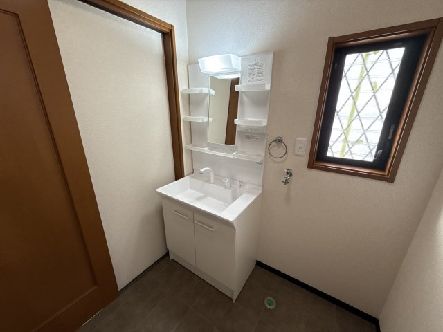 西庄戸建の洗面所