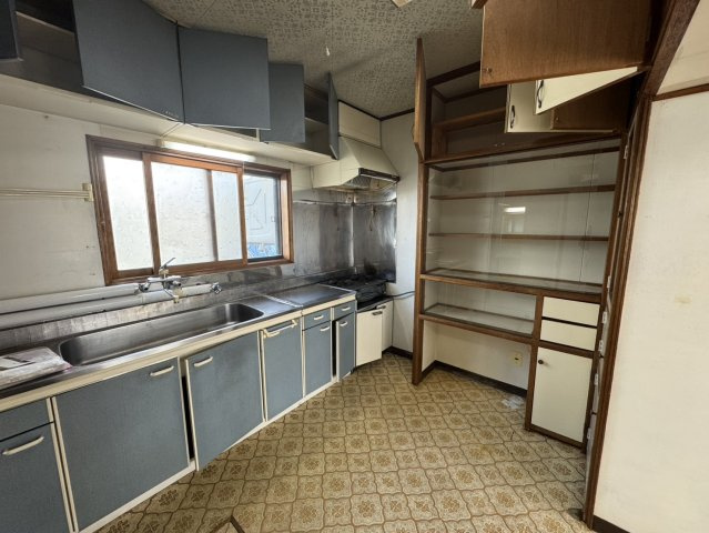 【愛国西2丁目戸建て】ゆとりの敷地と間取りで理想の暮らしを叶える住まい♪のキッチン|リノベで自分好みに！可能性が広がる広々キッチン☆