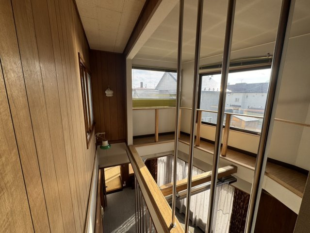 【愛国西2丁目戸建て】ゆとりの敷地と間取りで理想の暮らしを叶える住まい♪のその他|採光窓からの光あふれる、開放的な吹き抜け