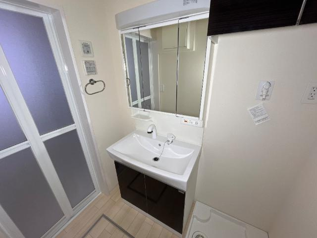 ル・シェヌの独立洗面台|洗髪洗面化粧台