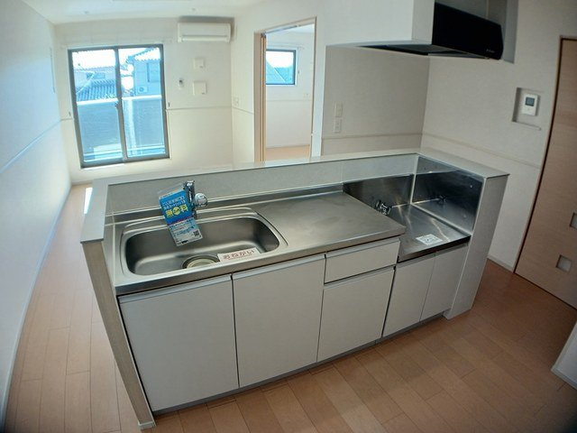 フローラルコートＡのキッチン|コンパクトなキッチンで掃除もラクラク