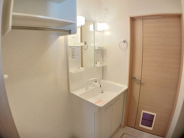 フローラルコートＡの洗面所|脱衣スペースもあります