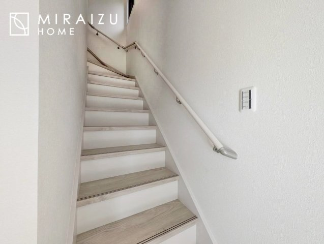 【周辺】 | 青々とした空の下、新築が立ち並びます。カースペースにゆとりがあり、住まう方々を穏やかな気持ちにさせてくれる、そんなお家です。見学・ご相談等、お気軽にご連絡下さい♪
