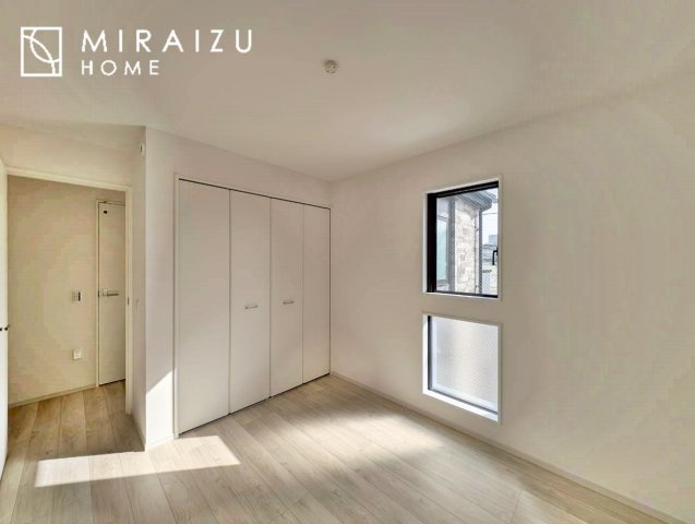 【その他】 | お掃除もしやすい大き目のシンクです。耐熱性・耐久性・対磨耗性が高いというメリットがございます。お掃除が苦手な方でもいつでも綺麗に楽にメンテナンスが可能です。
