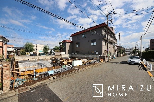 【前面道路含む現地写真】 | 人生100年時代、永く安心してお住まいいただくために、大切なご家族と財産を守ることのできる地震に強い安心な住宅！お休みの日にご家族で見学はいかがでしょう♪