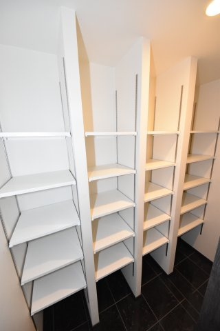 ショウエイ靭の玄関|シューズクロークです！