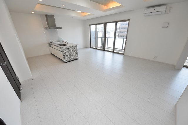 ショウエイ靭の居間・リビング