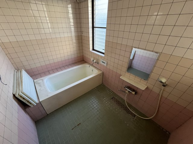 山形市小白川町五丁目1番2の浴室