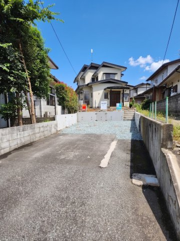山形市小白川町五丁目1番2の駐車場|駐車場拡張しました。並列4台駐車可能です
