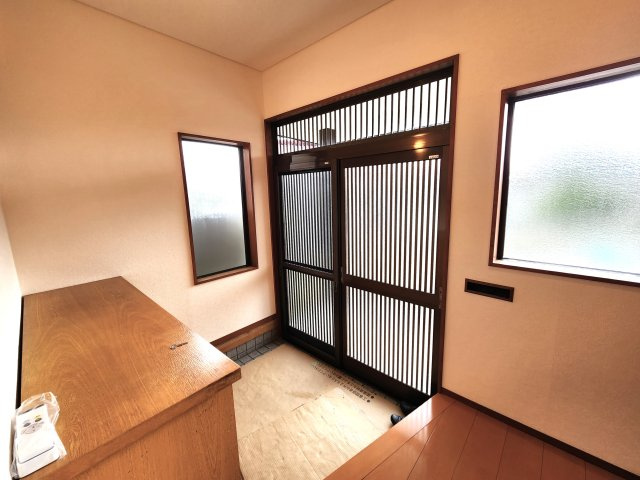 山形市小白川町五丁目1番2の玄関