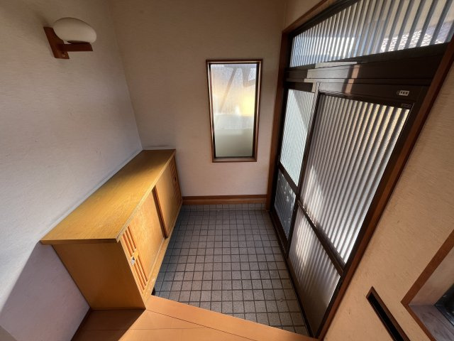 山形市小白川町五丁目1番2の玄関