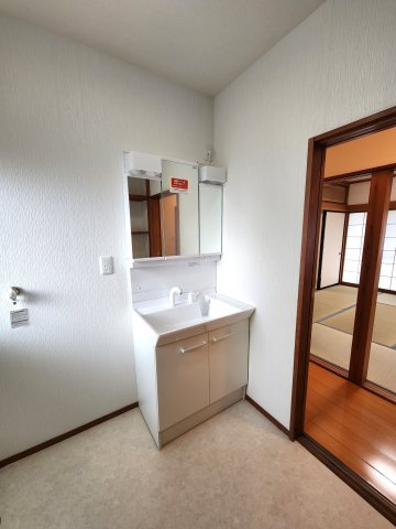 山形市小白川町五丁目1番2の独立洗面台|新品交換済みです