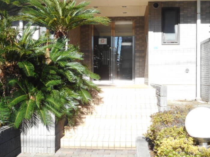 アカンサスKの玄関