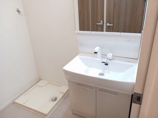 【洗面所】 | ルノン　Ⅰ | ゆったりとスペースのある洗面所