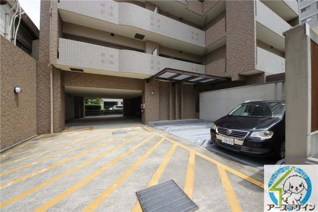 エンゼラート明石の駐車場