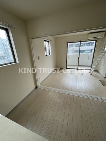 NORTH VILLAGE 参番館の居間・リビング|ゆったり過ごせるリビングです