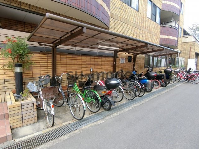 ウイングビュー鮎川の駐車場