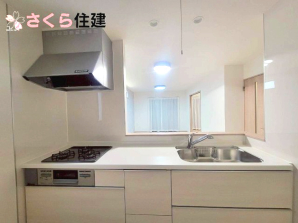 ハートフルタウン上戸祭町2期　Ｂ号棟のキッチン|家族の会話が弾み、お料理中も家族の気配が感じられる対面式キッチンです◎